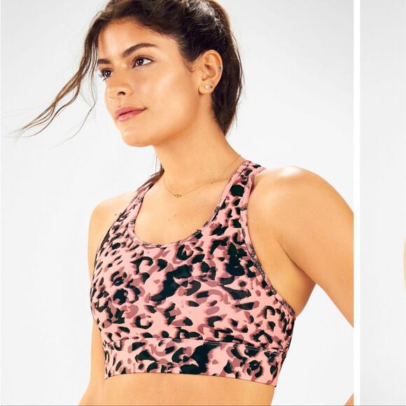 Fabletics On The Go Medium Impact Leopard Print Mesh Back Pocket Sports Bra - Picture 6 of 7